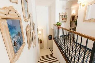 فندق صغير Hostal Moon