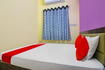 فندق Oyo Flagship F Three