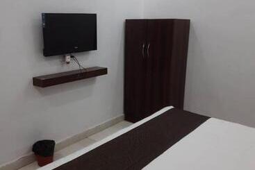 Oyo Flagship 81517 Hotel Cloud Inn