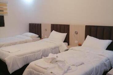 Petra Glamour Hostel