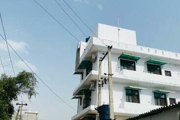 בית מלון כפרי Golden Night