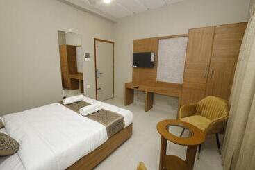 هتل Grand Courtyard Business