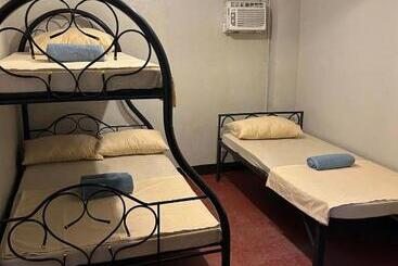 هاستل Little John S Town Inn