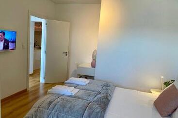 Пансион Comfortable Bedrooms In Apartment With River View