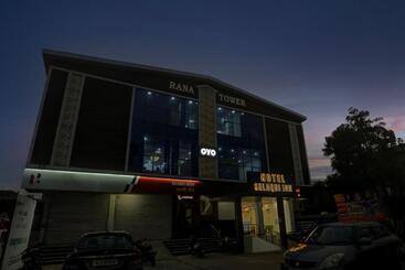 Townhouse Hotel Selaqui Inn