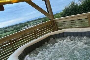 호스텔 Angies Den   Quirky Cabin With Hot Tub & Views