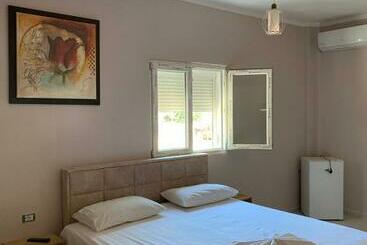 تختخواب و صبحانه Blu Horizon Hotel Gjipe