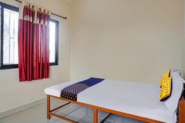 Отель Spot On Yash Lodge