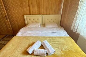 アパートホテル Demirkapı Brown House