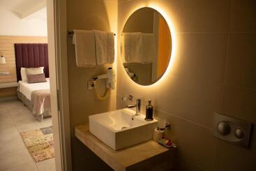 تختخواب و صبحانه Aktaş Butik