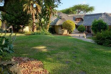 ペンション Ekuphumleni Holistic Healing Center