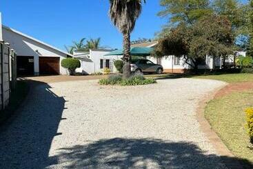 פנסיון Ka Tembe Self Catering Lodge