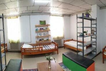 Bee Happy Hostel And Coffee