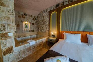 هتل Cappadocia Hobbit House