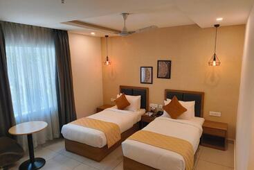 Отель Challiyil Castle