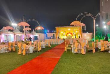 בית מלון כפרי The Golf 1