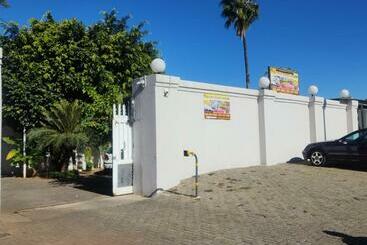 פנסיון Creg Guest House Rustenburg