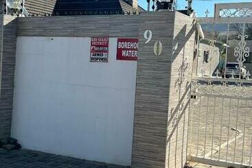 تختخواب و صبحانه Berry On 90