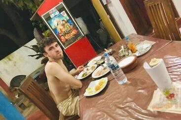 Tashil Hotel & Restaurant