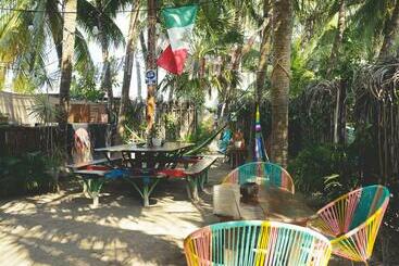 هاستل Kin Hostal And Camping