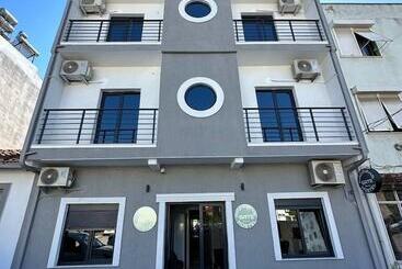 צימר Hadrian S Gate Family Hostel