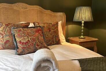 مبيت وإفطار The Lodge At Salhouse