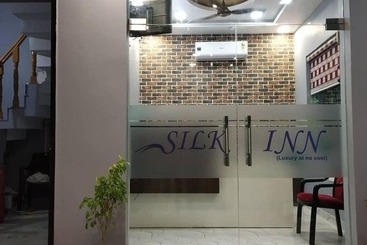 בית מלון כפרי Silk Inn Luxury At No Cost