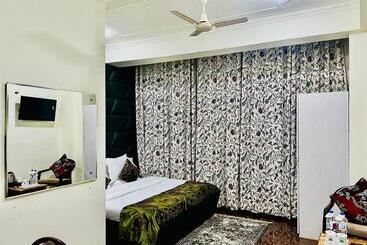 בית מלון כפרי Wood Venture Residency By Stay Pattern