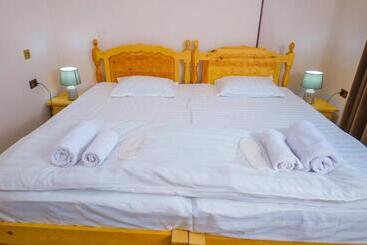 בית מלון כפרי Latif