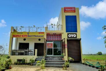 ホテル Oyo Flagship Highway Suites