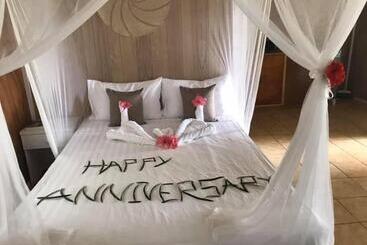 هتل The Harbourview   Vava U