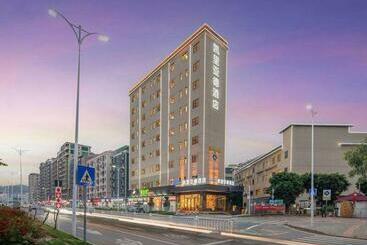 Kyriad Marvelous Hotel Shenzhen Baoan Gushu Metro Station