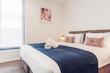 City Edge Box Hill Apartment