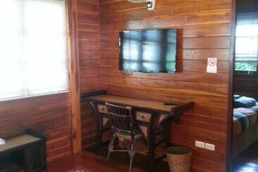 בית מלון כפרי Golden Teak Resort Baan Sapparot