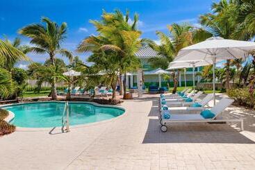Hotel The Oasis At Grace Bay