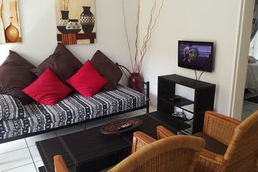 Апартаменты Sunshine Self Catering