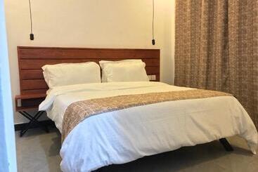 ユースホステル Ingira House 16lda