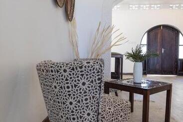 هتل Coconut Beach Boutique   Apasio Lodges