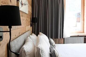 فندق Grey Castle Garnì&suite