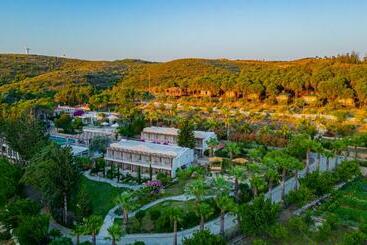 فندق Kairos Valley Health & Nature Resort