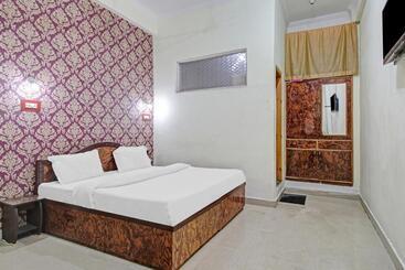 O 84461 Hotel Shaani Resort