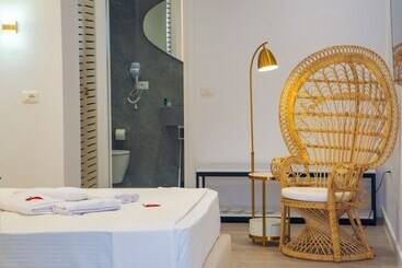 فندق Adam & Eve Suites