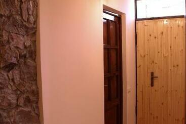 بنسيون Legend Guest House