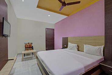 Spot On 43123 Hotel Ss Park