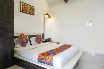 Fabhotel Prime Meera Vatika   Nr Veena Lake