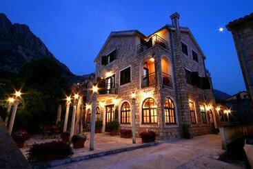 ペンション Panonija