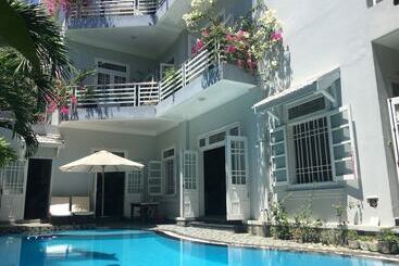 تختخواب و صبحانه The Moon Villa Hoi An