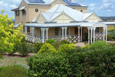 Grovely House Bed & Breakfast