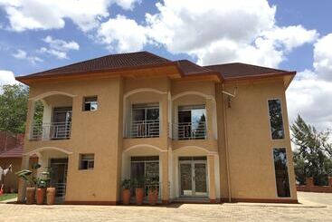 Hotel Heaven Restaurant & Boutique