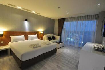 בית מלון כפרי Tanzeno